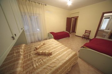 Italia Privát Roma, Esterno